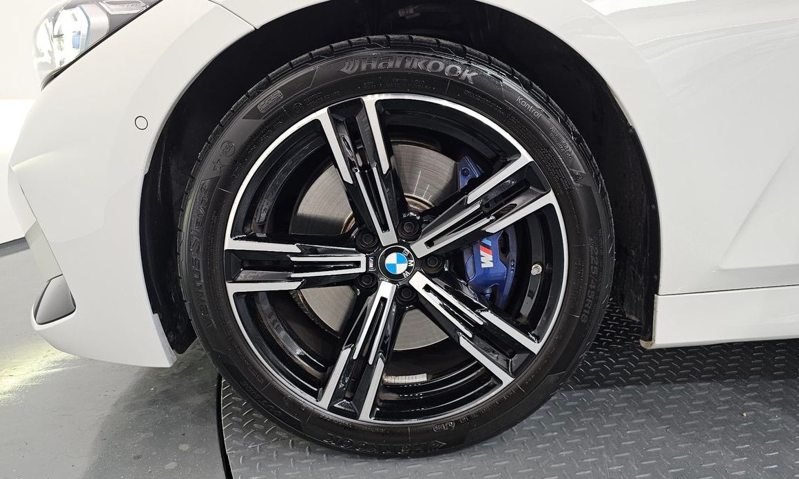 BMW 3-Series 320i M Sport, 2023