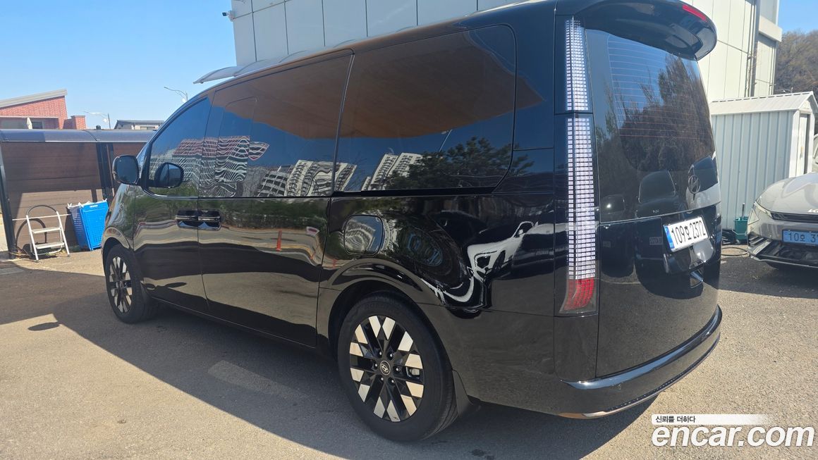 Hyundai Staria Lounge 9-Seater, 2025