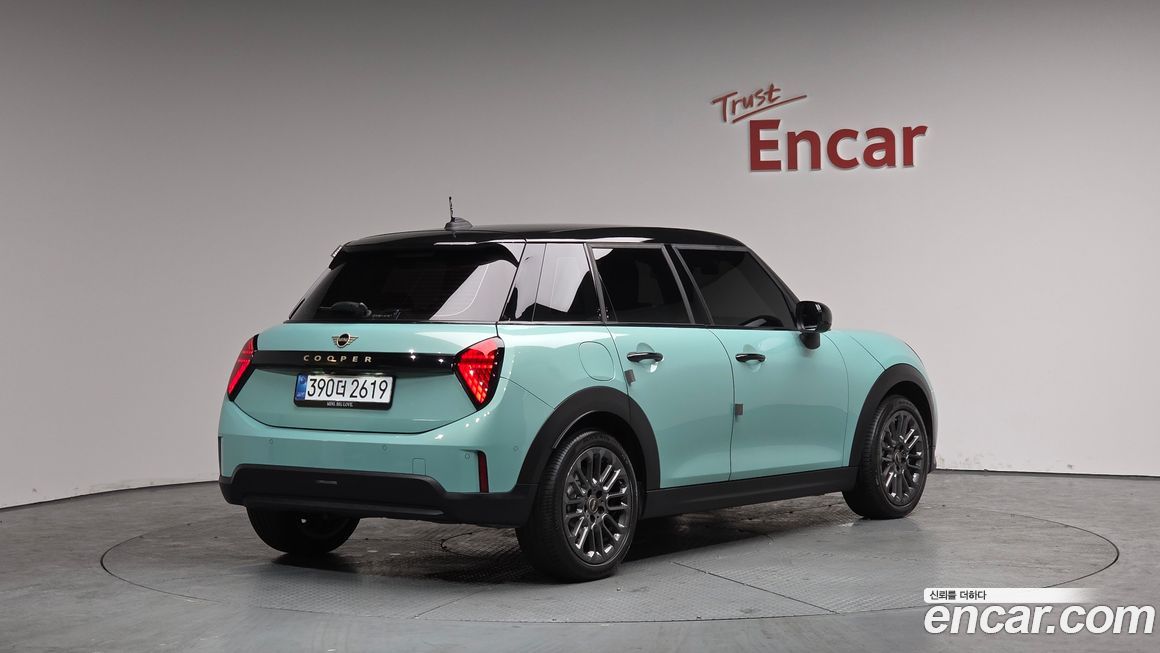 Mini Cooper 5Door Essential, 2025