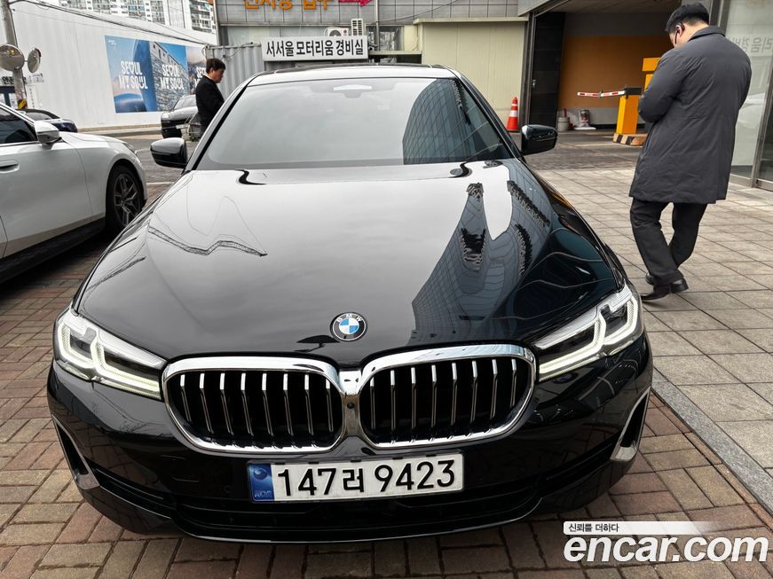BMW 5-Series 530i Luxury, 2023