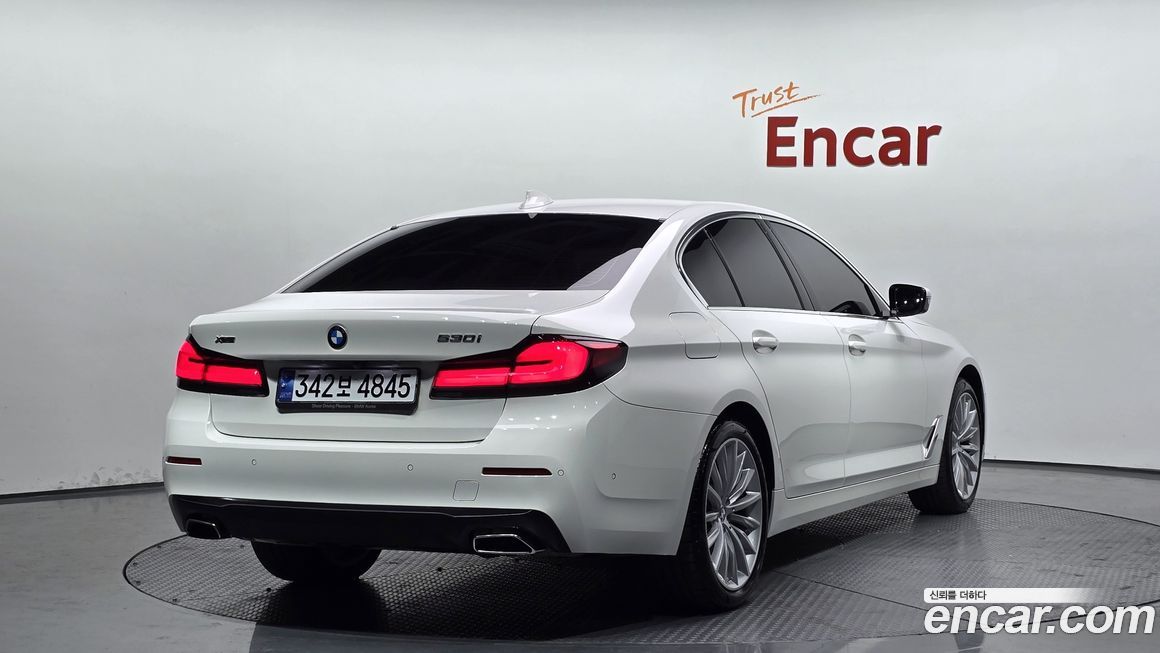 BMW 5-Series 530i xDrive Luxury, 2023