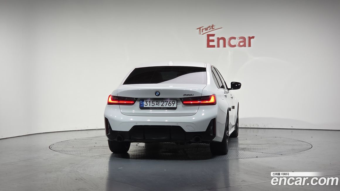 BMW 3-Series 320i M Sport, 2023