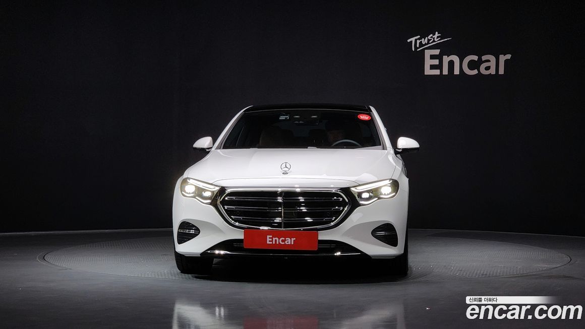 Mercedes-Benz E-Class E300 4MATIC Exclusive, 2026