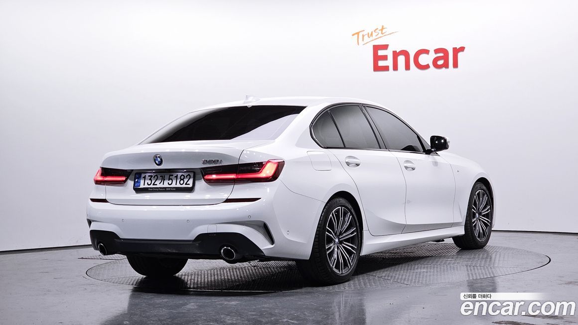 BMW 3-Series 320i M Sport, 2022