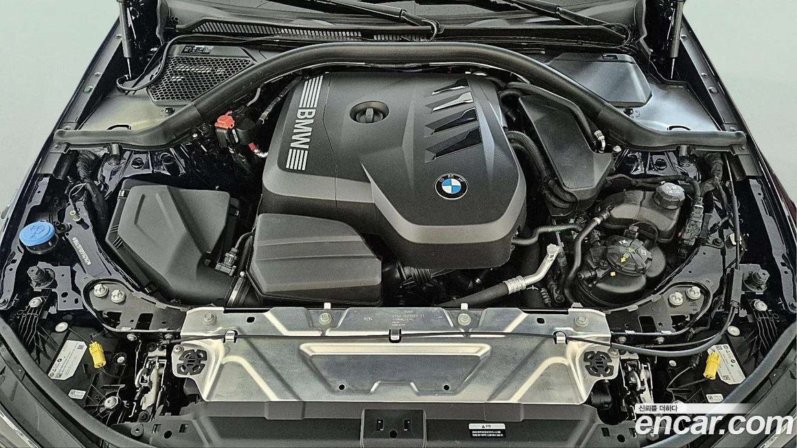 BMW 3-Series 320i, 2025