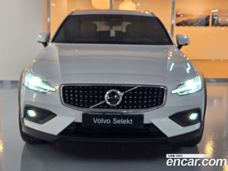 Volvo V60 B5 Ultra AWD, 2025