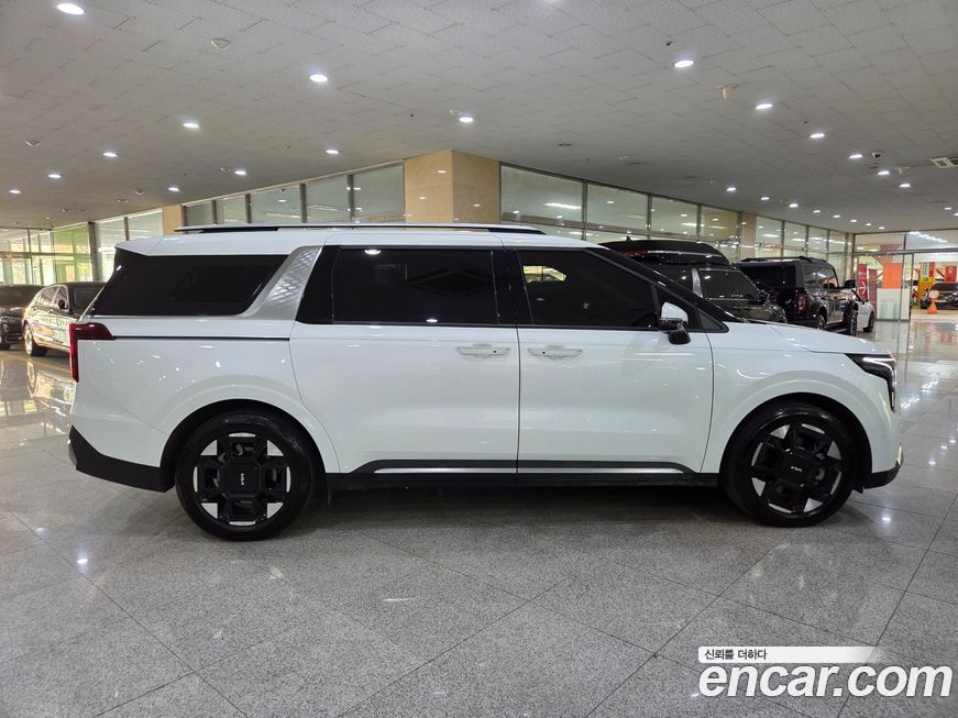 Kia Carnival 7-Seater Outdoor, 2025