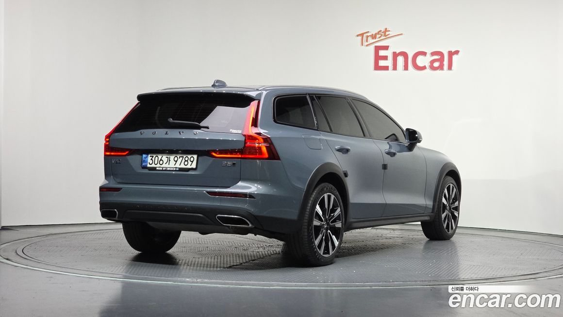 Volvo V60 B5 Pro AWD, 2022