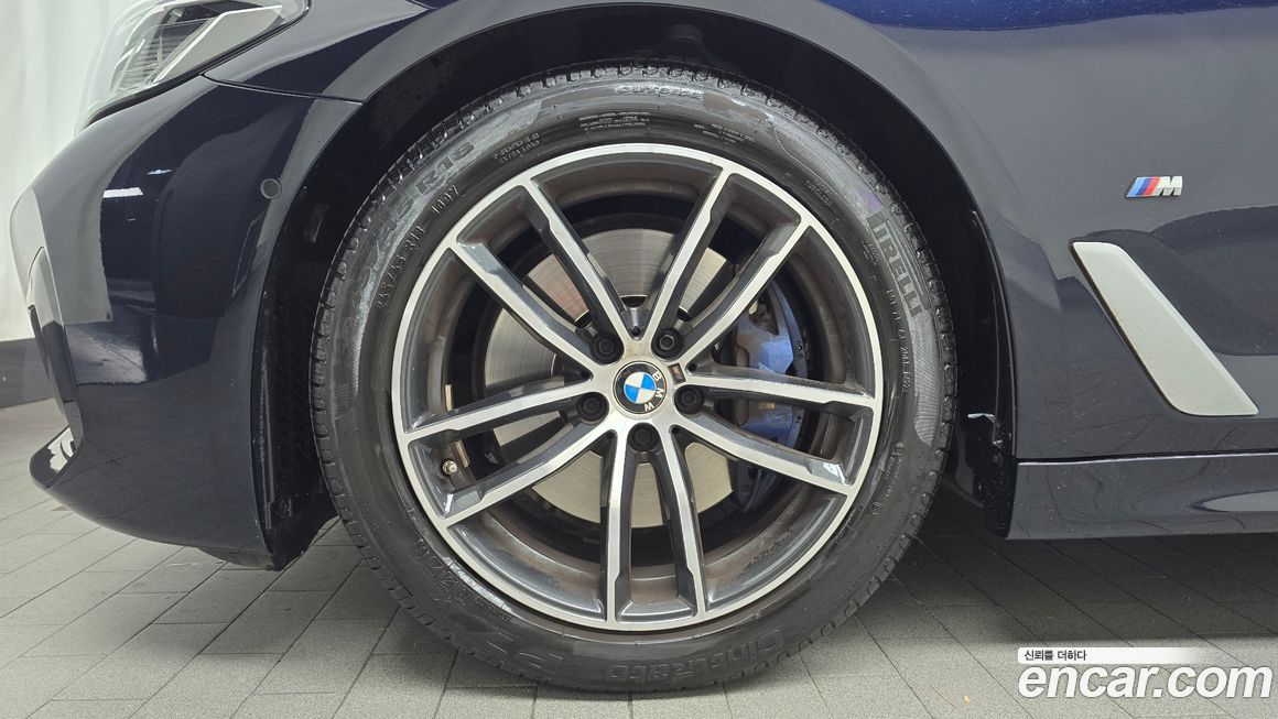 BMW 5-Series 520i M Sport, 2022