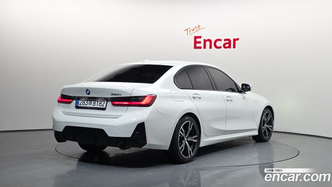 BMW 3-Series 320i M Sport, 2025