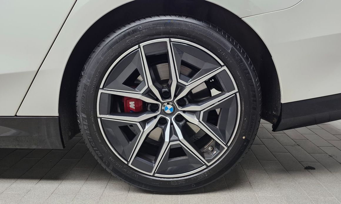 BMW 5-Series 520i Special Edition, 2024