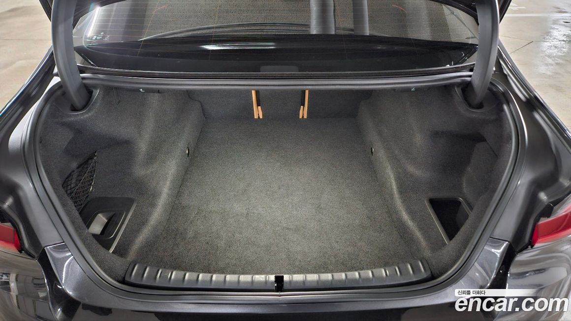 BMW 5-Series 520i Luxury, 2023