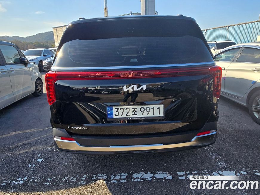 Kia Carnival 9-Seater Signature, 2024