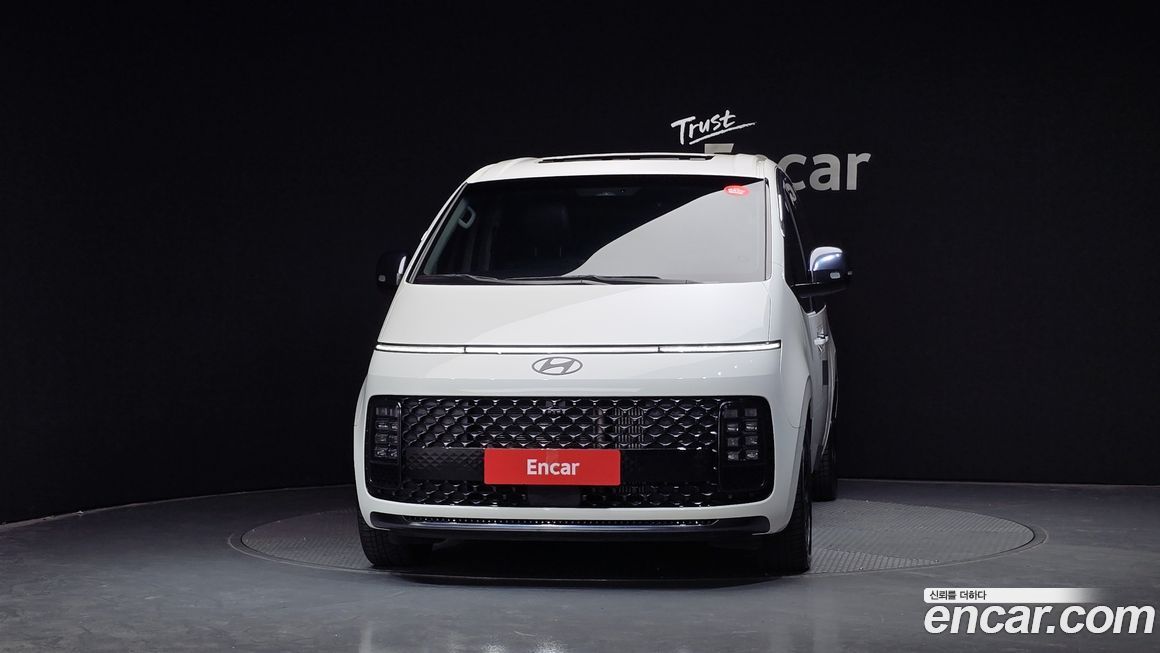 Hyundai Staria 4WD Lounge 9-Seater, 2025