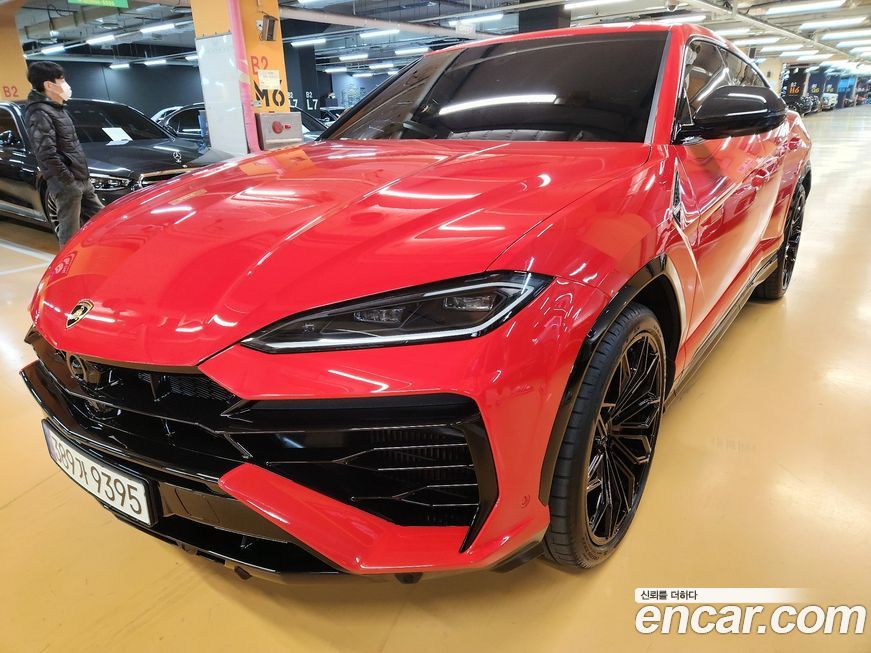 Lamborghini Urus 4.0 V8 SE, 2025