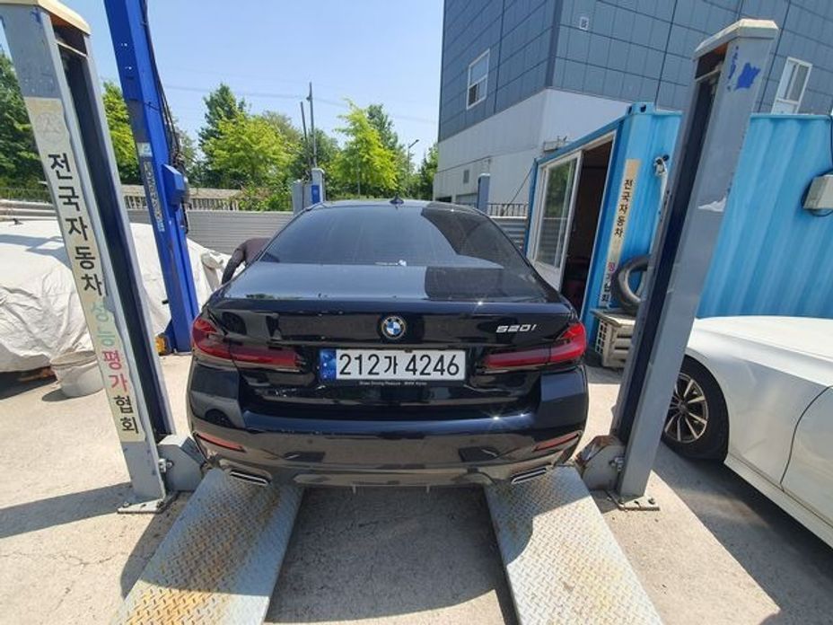 BMW 5-Series 520i M Sport, 2023