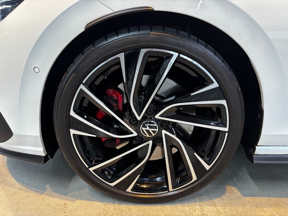 Volkswagen Golf 2.0 GTI, 2024