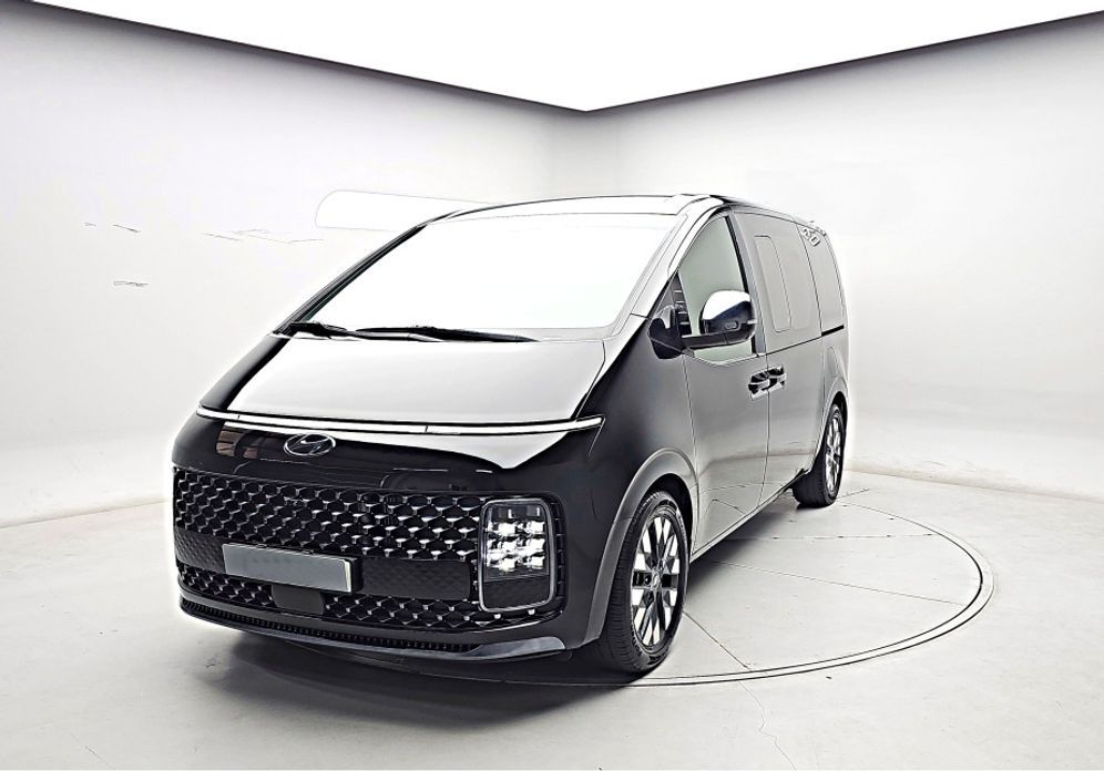 Hyundai Staria Lounge 9-Seater, 2022