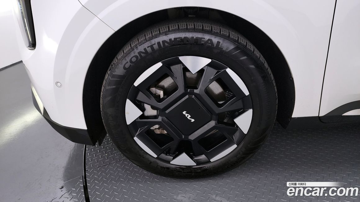 Kia Carnival 9-Seater Signature, 2024