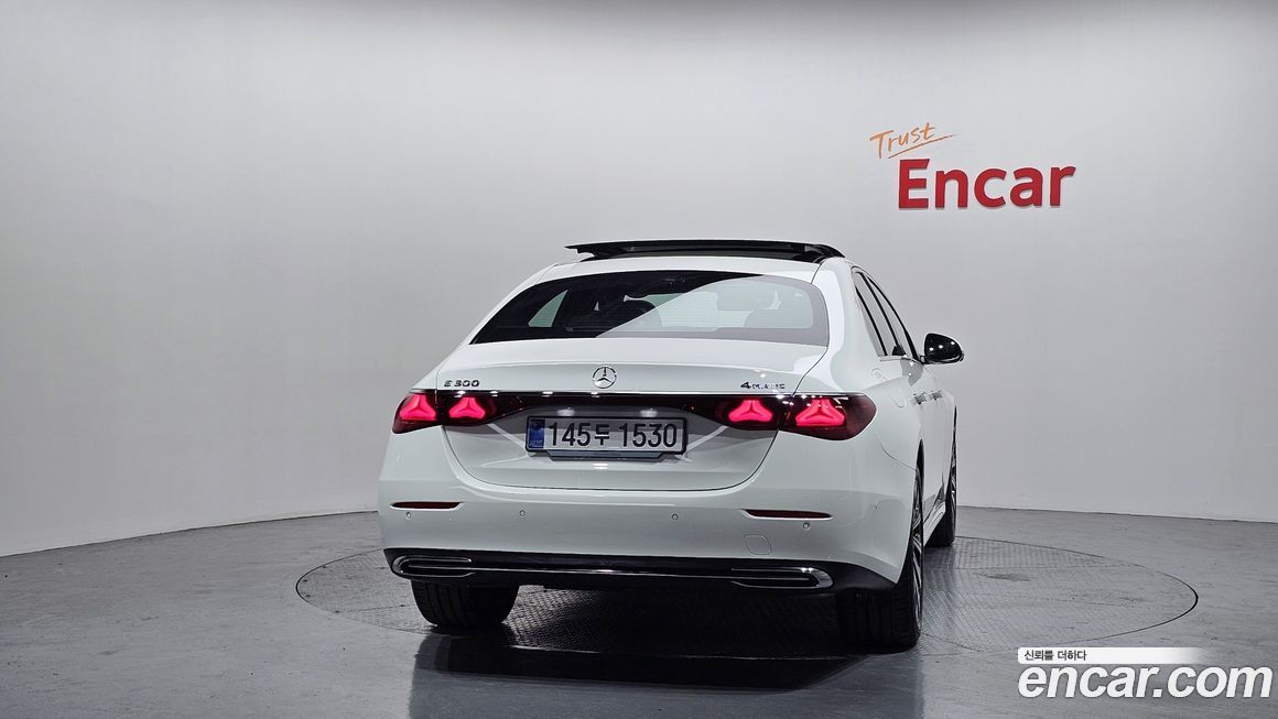 Mercedes-Benz E-Class E300 4MATIC Exclusive, 2025