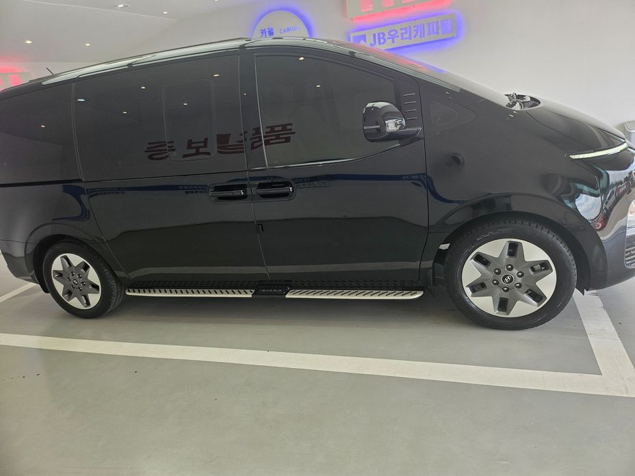 Hyundai Staria 2WD Camping Car, 2024