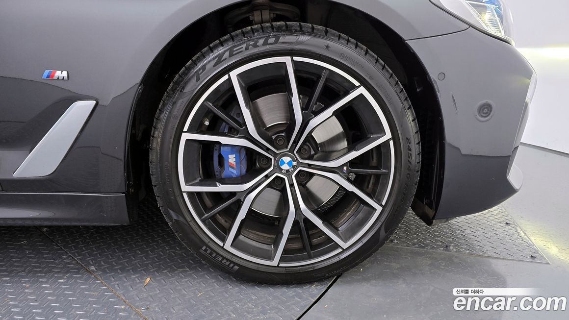 BMW 5-Series 530i xDrive M Sport Package, 2023