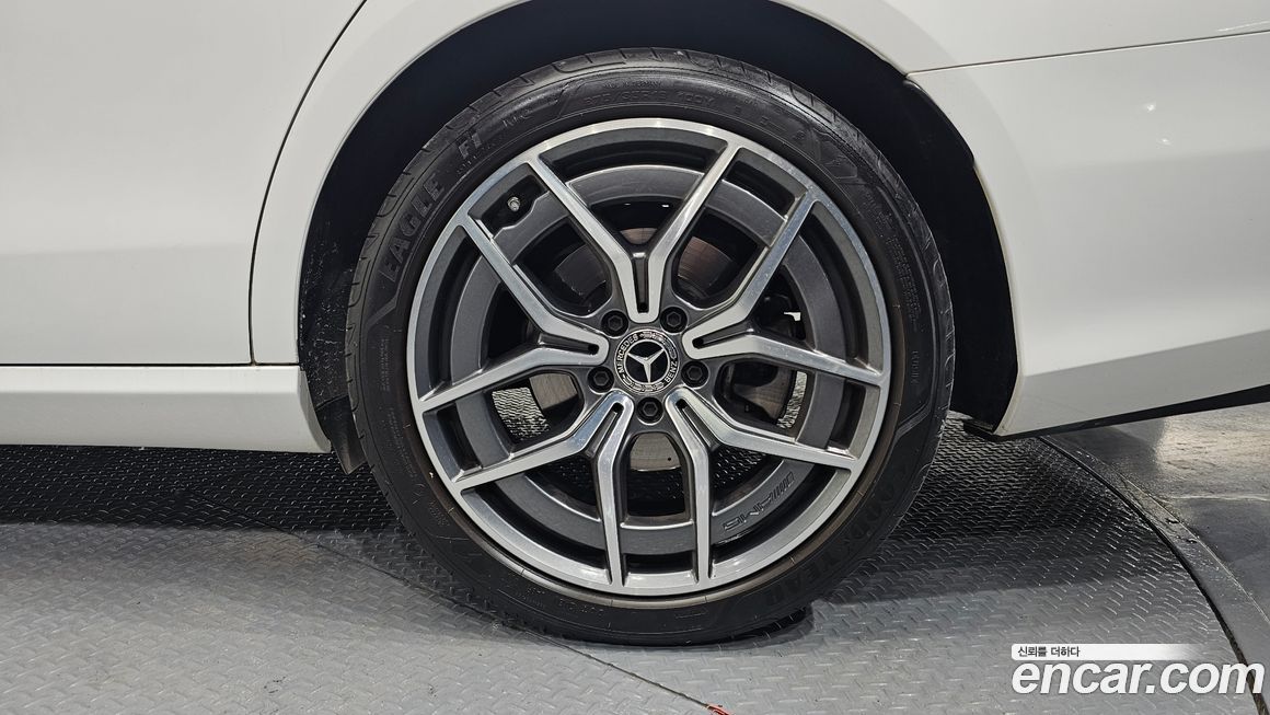 Mercedes-Benz E-Class E220d 4MATIC AMG Line, 2022