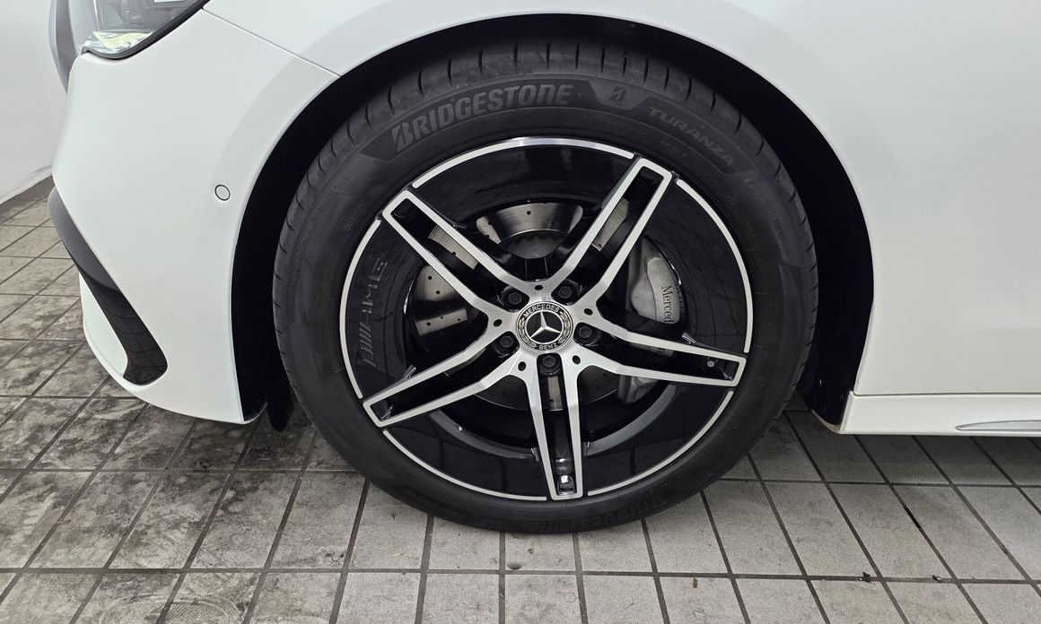 Mercedes-Benz E-Class E300 4MATIC AMG Line, 2025