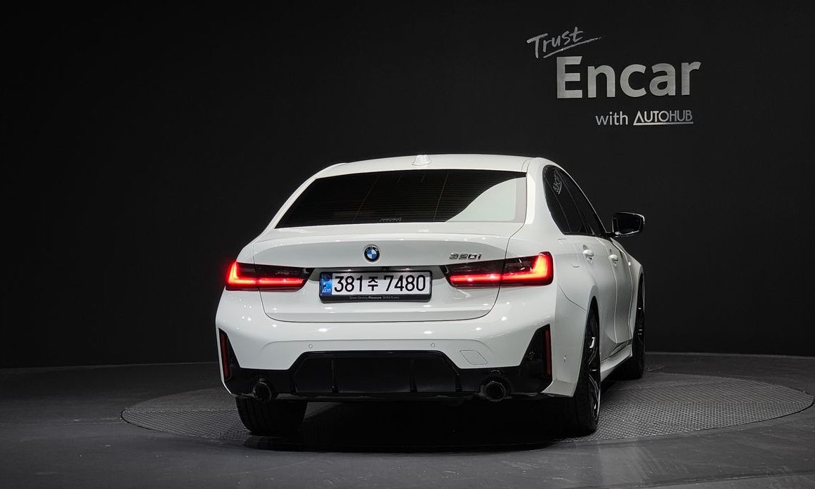 BMW 3-Series 320i M Sport, 2024