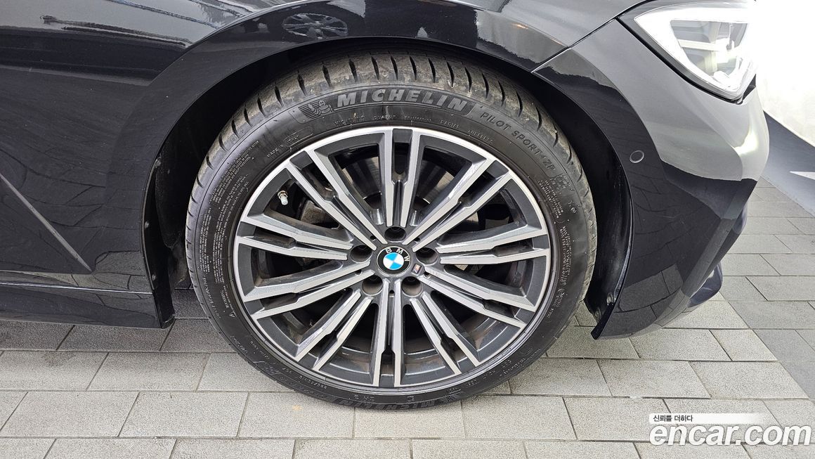 BMW 3-Series 320i M Sport, 2022