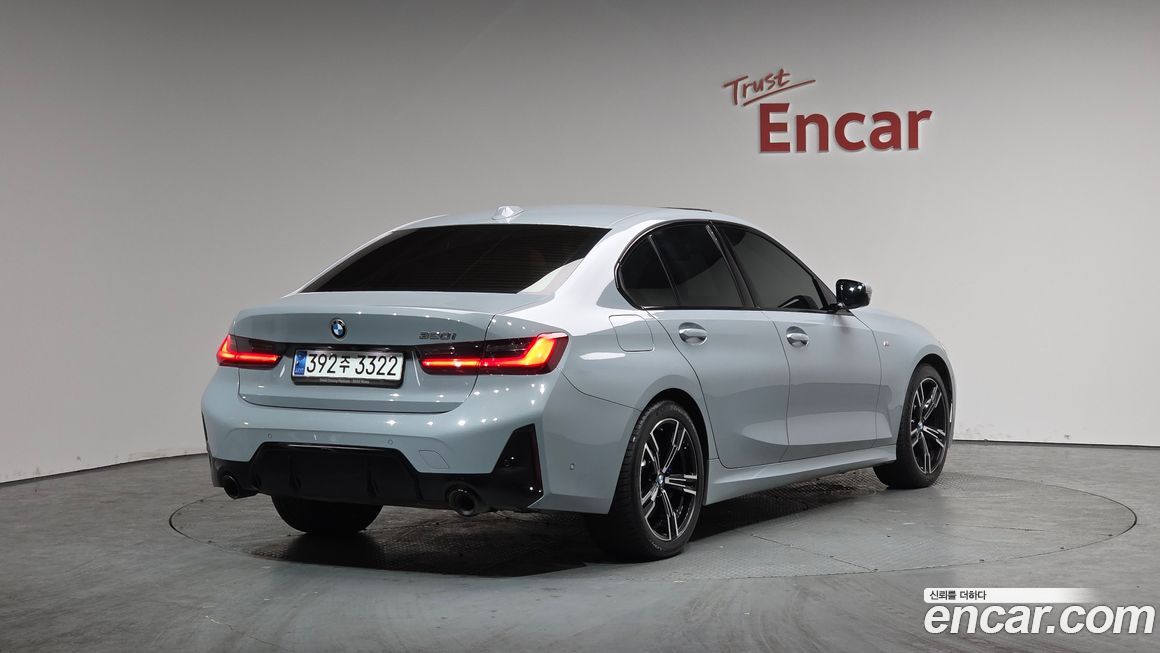 BMW 3-Series 320i M Sport, 2023