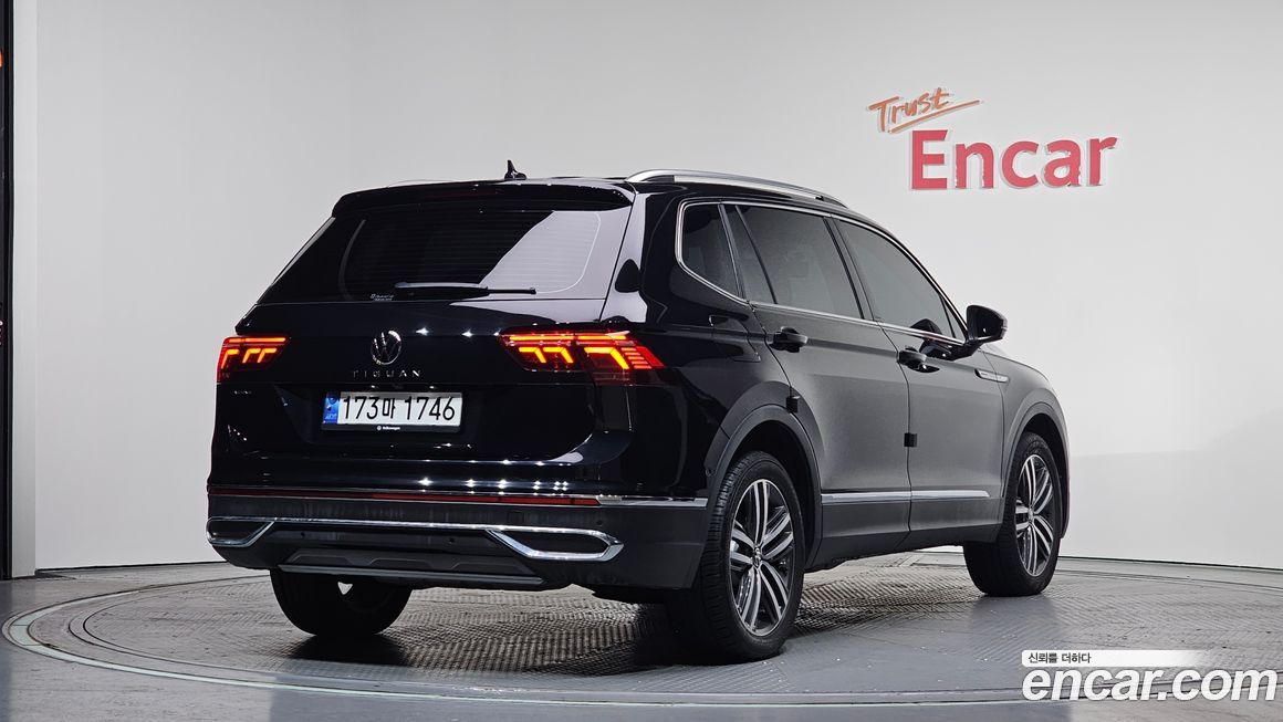 Volkswagen Tiguan 2.0 TSI Prestige, 2024