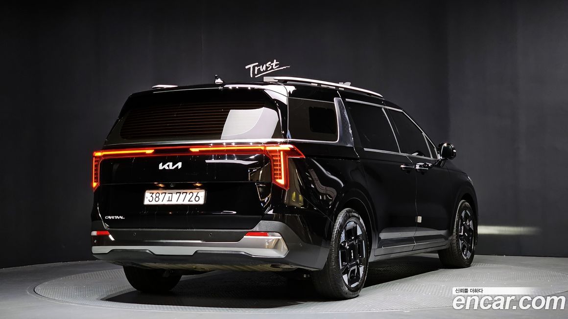 Kia Carnival 9-Seater Signature, 2024