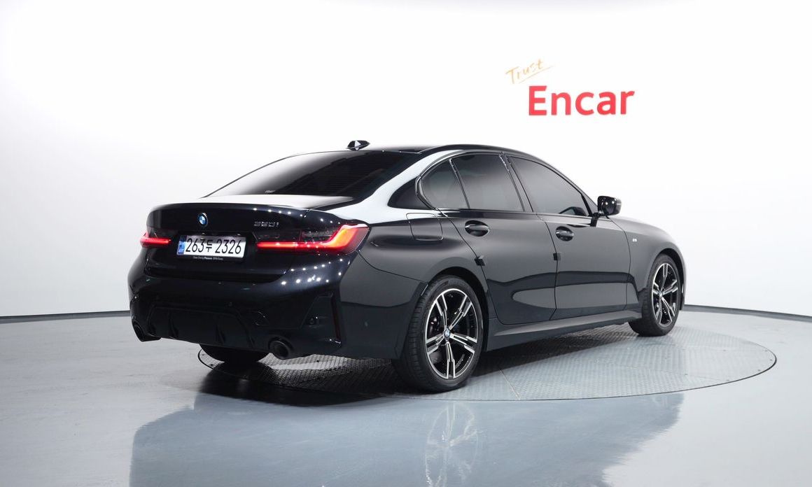 BMW 3-Series 320i M Sport, 2025