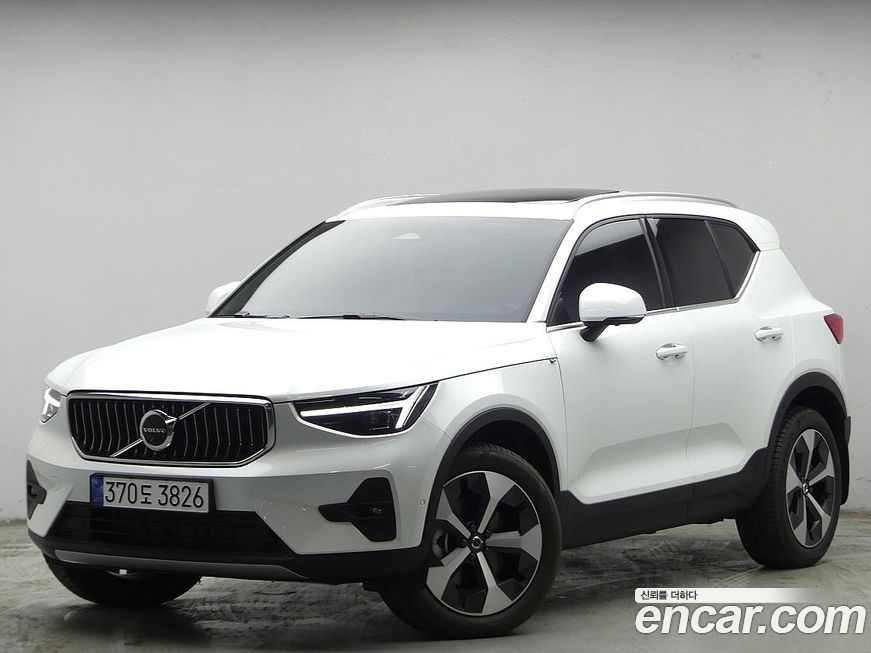 Volvo XC40 B4 Ultimate Bright, 2024