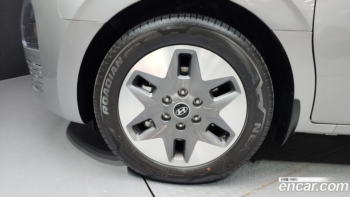 Hyundai Staria Tourer 9-Seater, 2025