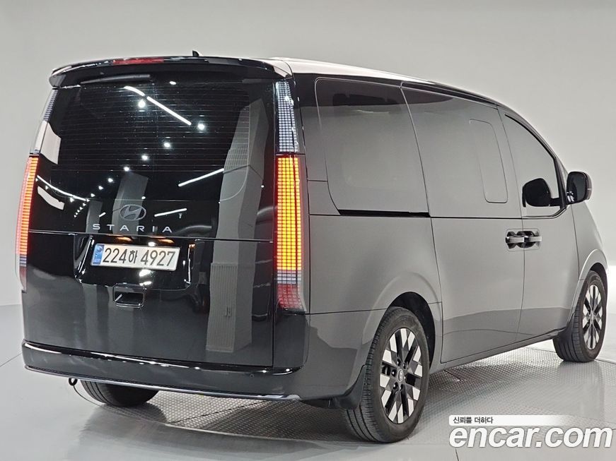 Hyundai Staria 4WD Lounge 7-Seater, 2025