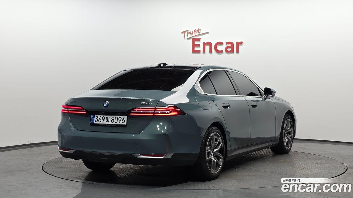 BMW 5-Series 530i xDrive, 2024