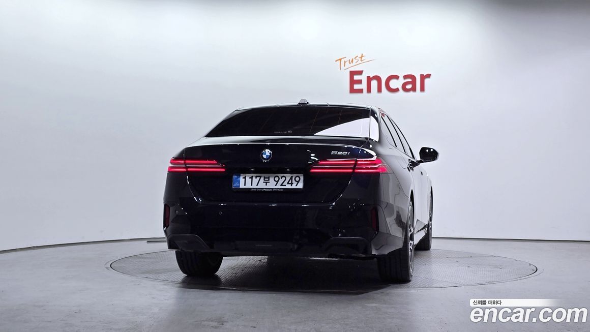 BMW 5-Series 520i M Sport, 2025