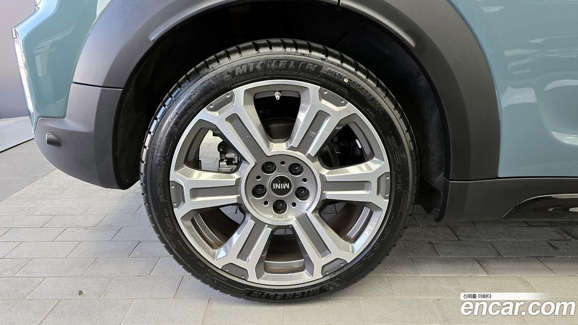 Mini Countryman ALL4 Classic Launch Pack, 2023