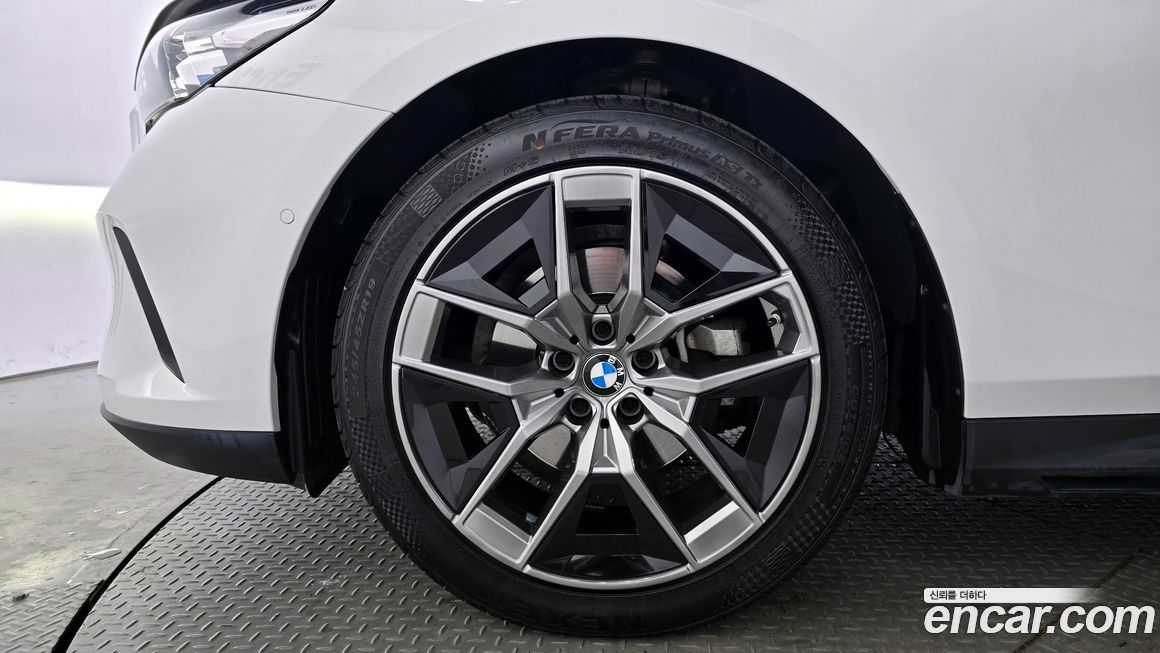 BMW 5-Series 520i, 2024