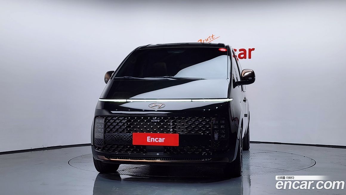 Hyundai Staria 4WD Lounge 7-Seater, 2024