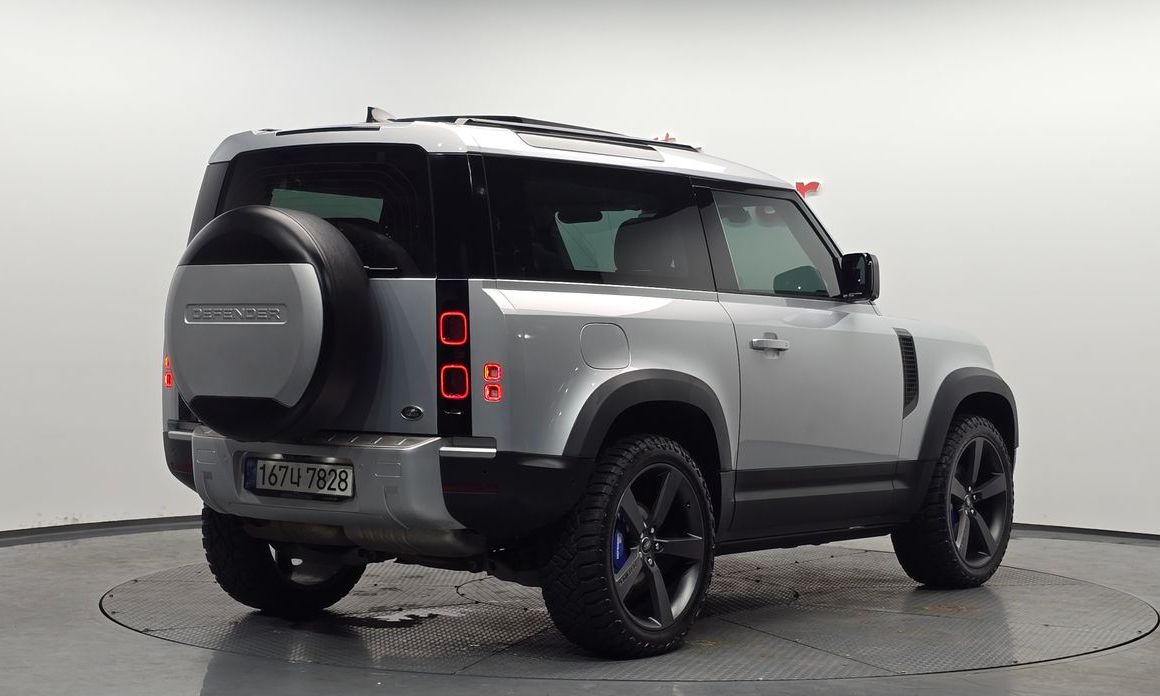 Land Rover Defender 90 D250 SE, 2022