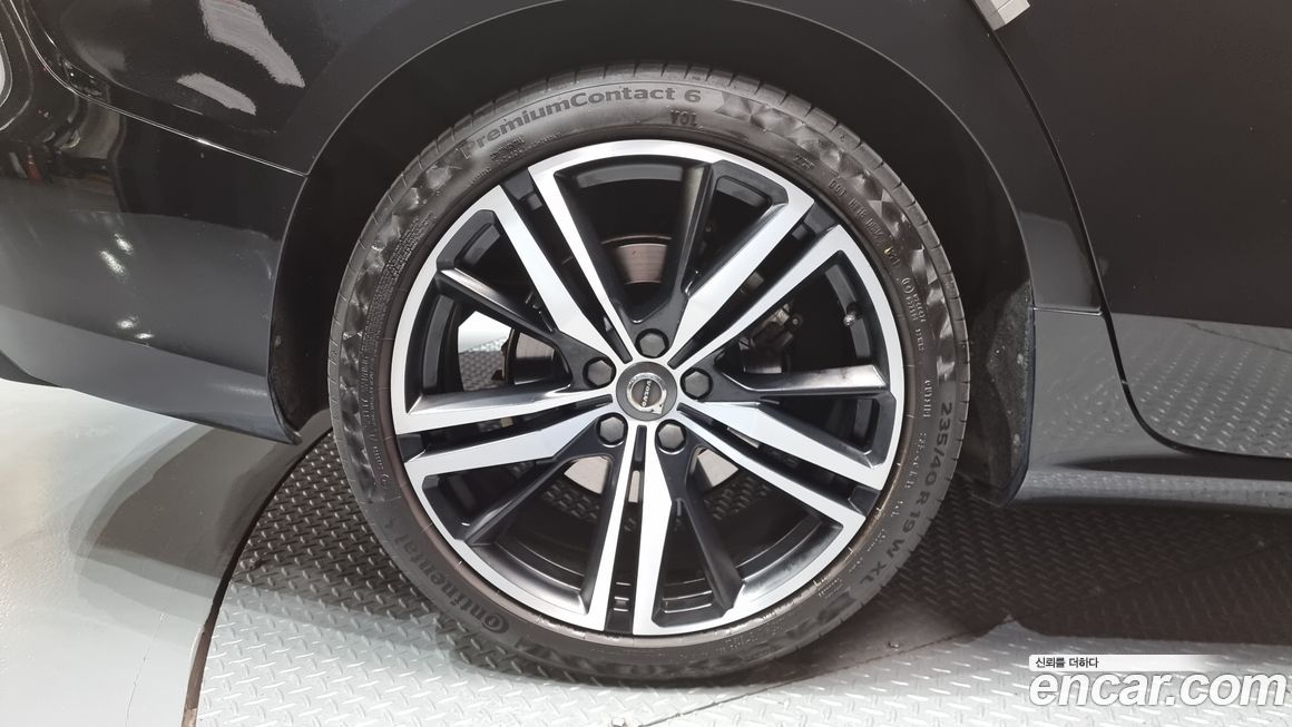 Volvo S60 B5 R-Design, 2022