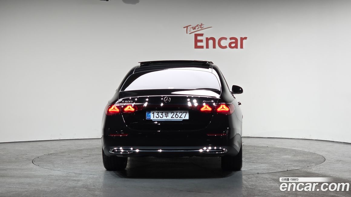 Mercedes-Benz E-Class E300 4MATIC Exclusive, 2025