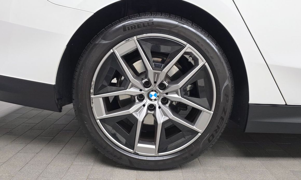 BMW 5-Series 530i xDrive, 2024