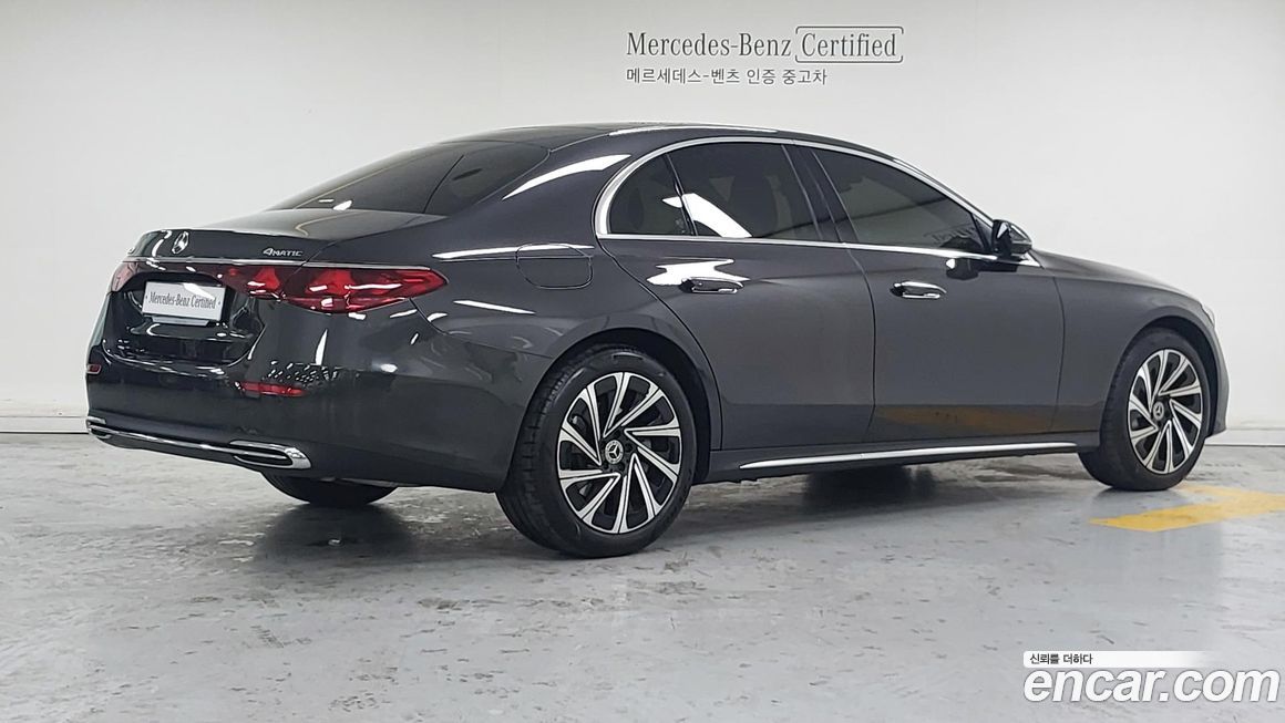 Mercedes-Benz E-Class E300 4MATIC Exclusive, 2025