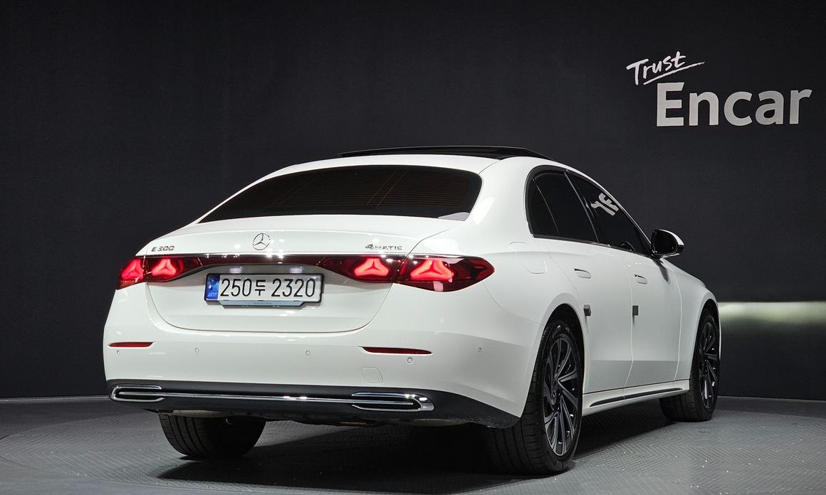 Mercedes-Benz E-Class E300 4MATIC Exclusive, 2024