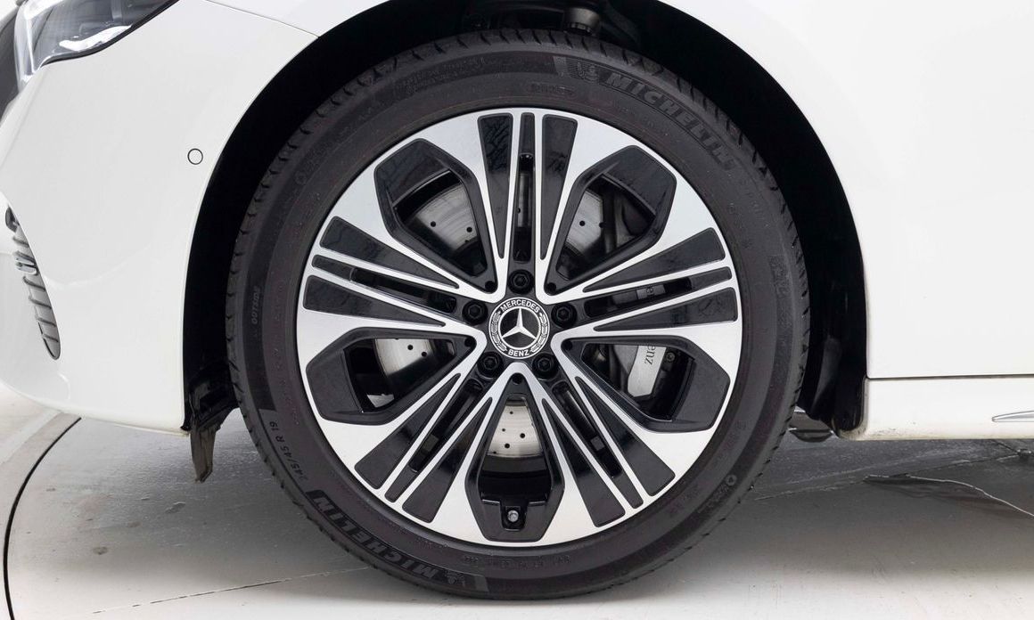 Mercedes-Benz E-Class E350 4MATIC Exclusive, 2025