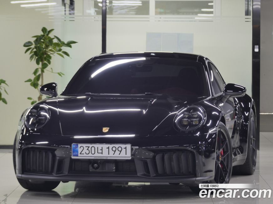 Porsche 911 Carrera 4 GTS, 2025